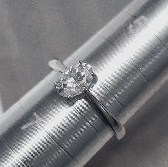 1.00 ct VVS1 - D Solitaire Oval Moissanite  Engagement Ring NEW Certificate - Picture 10 of 12